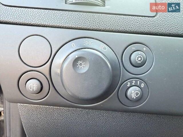 Черный Опель Астра, объемом двигателя 1.4 л и пробегом 170 тыс. км за 4900 $, фото 25 на Automoto.ua