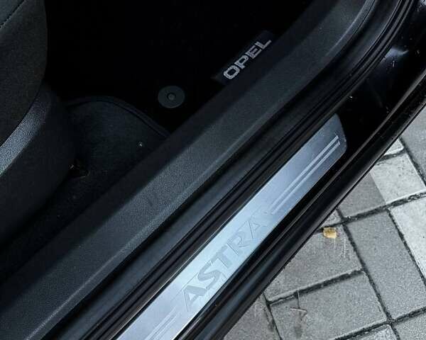 Черный Опель Астра, объемом двигателя 1.6 л и пробегом 160 тыс. км за 6200 $, фото 42 на Automoto.ua