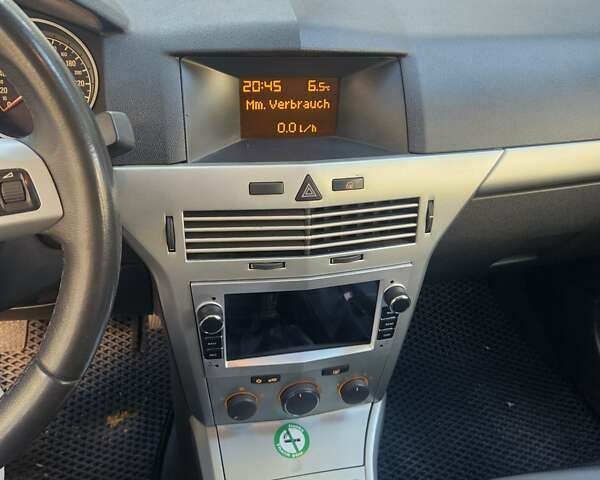 Опель Астра 2009 в Днепре (Днепропетровске) на Automoto.ua Черный Опель Астра, объемом двигателя 1.6 л и пробегом 275 тыс. км за 6200 $, фото 2 на Automoto.ua