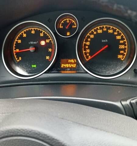 Черный Опель Астра, объемом двигателя 1.6 л и пробегом 249 тыс. км за 5650 $, фото 11 на Automoto.ua