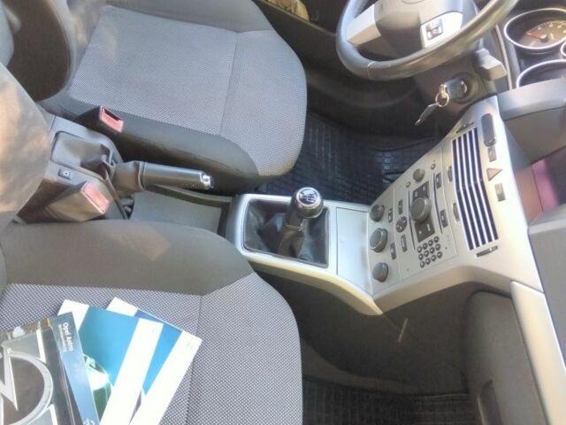 Черный Опель Астра, объемом двигателя 1.4 л и пробегом 218 тыс. км за 4550 $, фото 1 на Automoto.ua