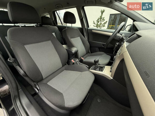 Черный Опель Астра, объемом двигателя 1.6 л и пробегом 215 тыс. км за 5350 $, фото 12 на Automoto.ua