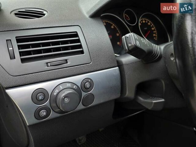 Черный Опель Астра, объемом двигателя 1.7 л и пробегом 224 тыс. км за 5650 $, фото 24 на Automoto.ua