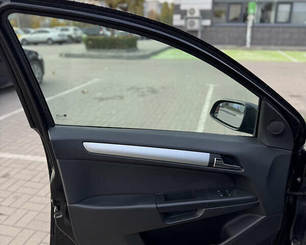 Черный Опель Астра, объемом двигателя 1.69 л и пробегом 223 тыс. км за 5900 $, фото 4 на Automoto.ua