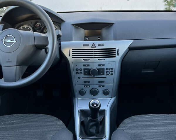 Черный Опель Астра, объемом двигателя 1.4 л и пробегом 242 тыс. км за 4450 $, фото 50 на Automoto.ua