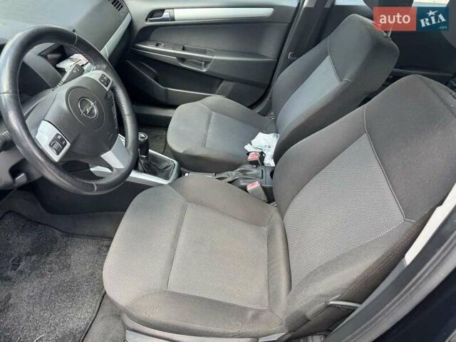 Черный Опель Астра, объемом двигателя 1.6 л и пробегом 178 тыс. км за 4900 $, фото 17 на Automoto.ua