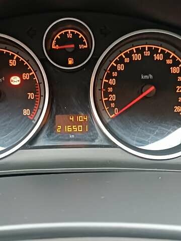 Черный Опель Астра, объемом двигателя 1.6 л и пробегом 216 тыс. км за 5500 $, фото 6 на Automoto.ua