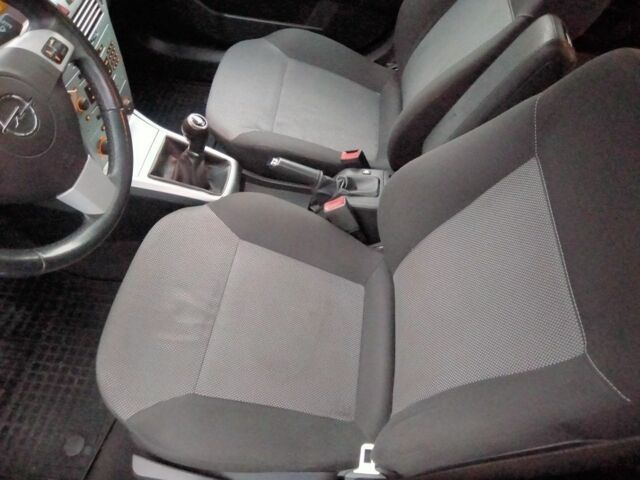 Черный Опель Астра, объемом двигателя 1.4 л и пробегом 218 тыс. км за 4550 $, фото 8 на Automoto.ua