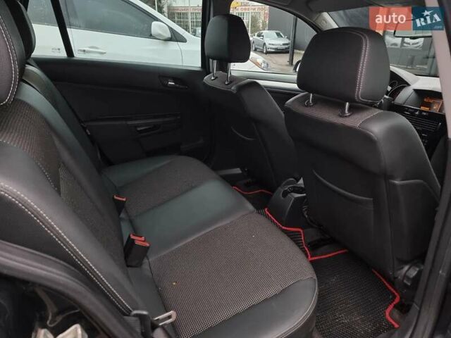 Черный Опель Астра, объемом двигателя 1.6 л и пробегом 247 тыс. км за 6299 $, фото 48 на Automoto.ua