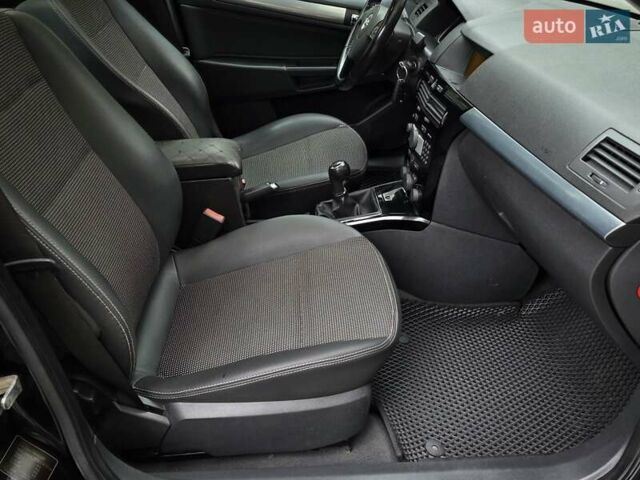 Черный Опель Астра, объемом двигателя 1.7 л и пробегом 224 тыс. км за 5650 $, фото 33 на Automoto.ua