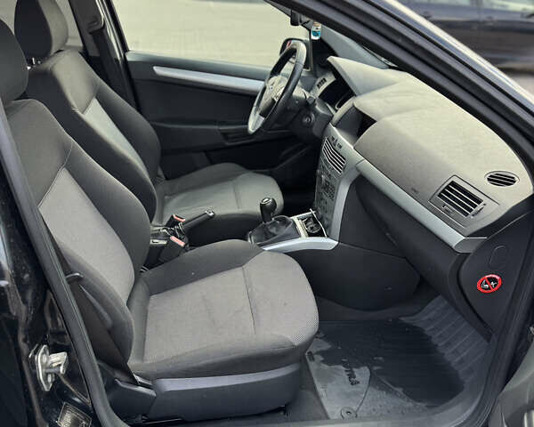 Черный Опель Астра, объемом двигателя 1.69 л и пробегом 223 тыс. км за 5900 $, фото 8 на Automoto.ua