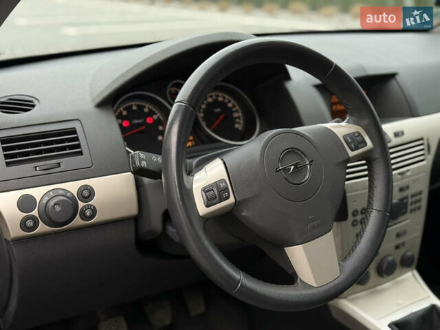 Черный Опель Астра, объемом двигателя 1.6 л и пробегом 215 тыс. км за 5350 $, фото 14 на Automoto.ua