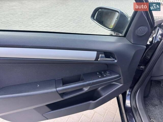 Черный Опель Астра, объемом двигателя 1.6 л и пробегом 178 тыс. км за 4900 $, фото 20 на Automoto.ua
