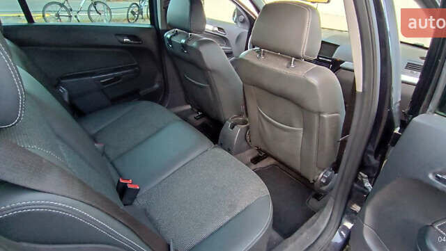 Черный Опель Астра, объемом двигателя 1.69 л и пробегом 268 тыс. км за 8000 $, фото 15 на Automoto.ua