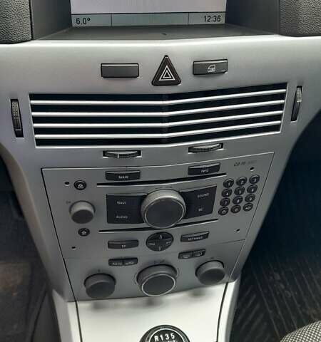 Черный Опель Астра, объемом двигателя 1.9 л и пробегом 266 тыс. км за 5550 $, фото 9 на Automoto.ua