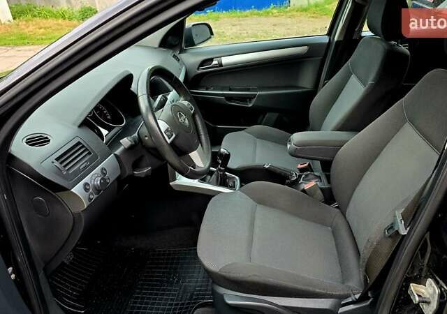 Черный Опель Астра, объемом двигателя 1.6 л и пробегом 238 тыс. км за 6299 $, фото 43 на Automoto.ua