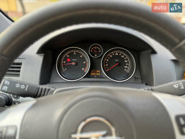 Черный Опель Астра, объемом двигателя 1.69 л и пробегом 223 тыс. км за 5900 $, фото 9 на Automoto.ua