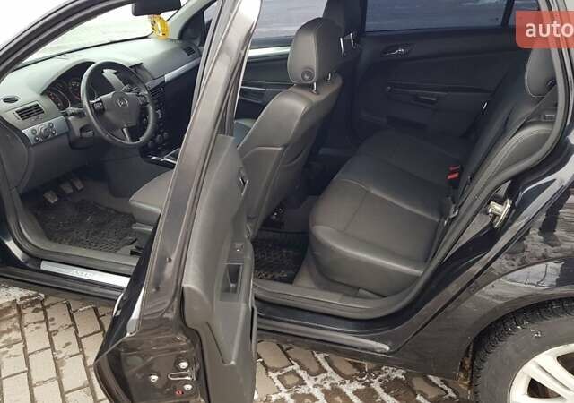 Черный Опель Астра, объемом двигателя 1.7 л и пробегом 332 тыс. км за 5599 $, фото 16 на Automoto.ua