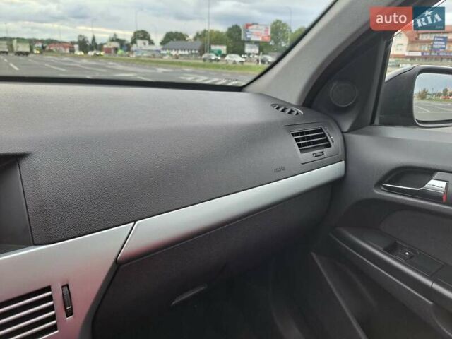 Черный Опель Астра, объемом двигателя 1.6 л и пробегом 212 тыс. км за 5200 $, фото 20 на Automoto.ua