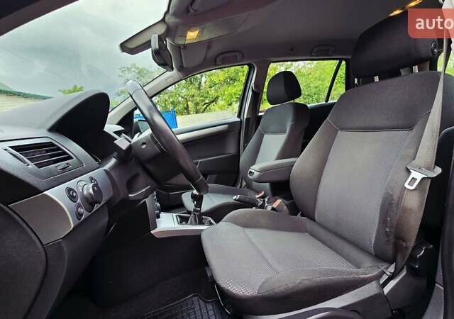 Черный Опель Астра, объемом двигателя 1.6 л и пробегом 238 тыс. км за 6299 $, фото 44 на Automoto.ua