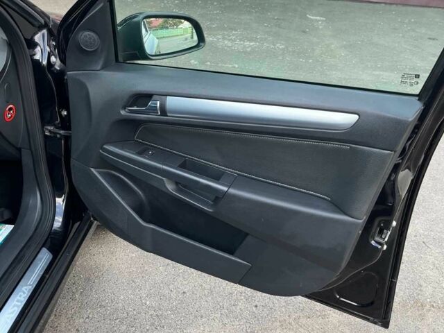 Опель Астра 2009 в Овруче на Automoto.ua Черный Опель Астра, объемом двигателя 1.7 л и пробегом 256 тыс. км за 5800 $, фото 9 на Automoto.ua