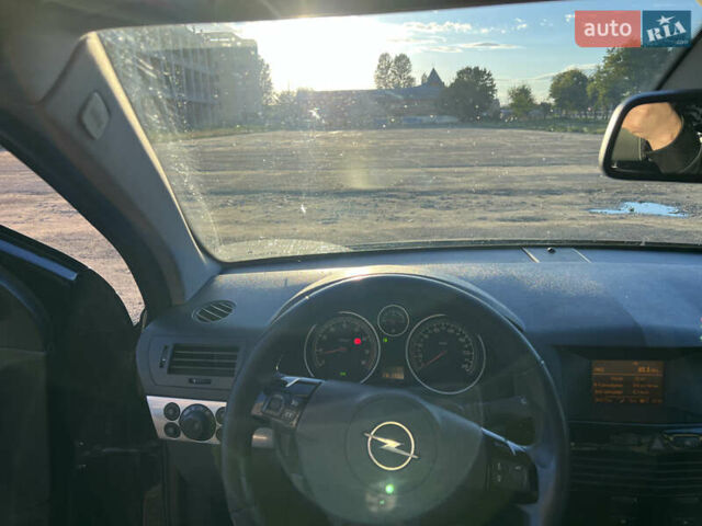 Черный Опель Астра, объемом двигателя 1.6 л и пробегом 261 тыс. км за 5600 $, фото 17 на Automoto.ua