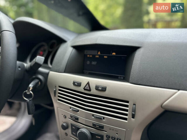 Черный Опель Астра, объемом двигателя 1.6 л и пробегом 157 тыс. км за 5499 $, фото 93 на Automoto.ua