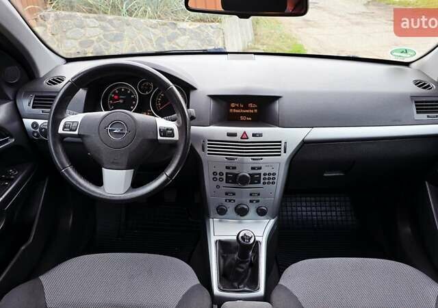 Черный Опель Астра, объемом двигателя 1.6 л и пробегом 238 тыс. км за 6299 $, фото 49 на Automoto.ua