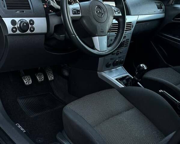 Черный Опель Астра, объемом двигателя 1.6 л и пробегом 160 тыс. км за 6200 $, фото 55 на Automoto.ua