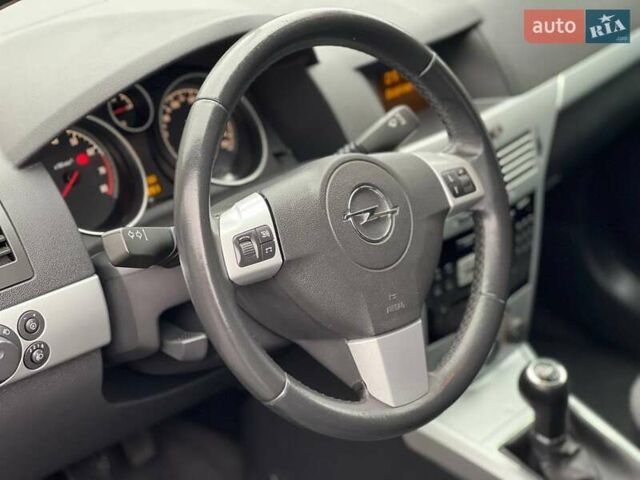 Черный Опель Астра, объемом двигателя 1.6 л и пробегом 199 тыс. км за 6499 $, фото 39 на Automoto.ua