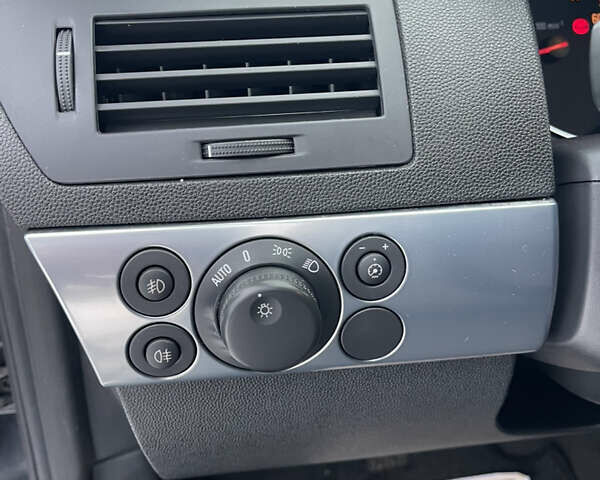 Черный Опель Астра, объемом двигателя 1.6 л и пробегом 148 тыс. км за 6300 $, фото 17 на Automoto.ua