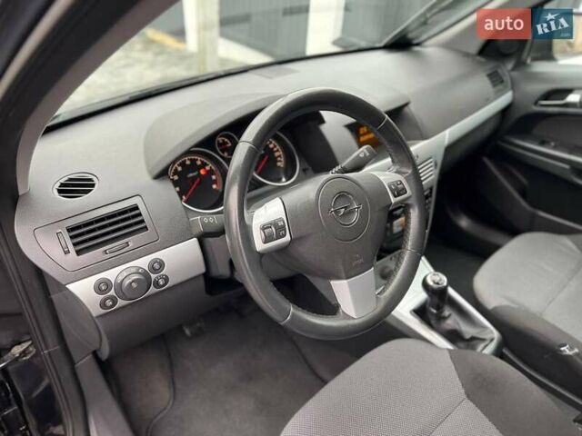 Черный Опель Астра, объемом двигателя 1.6 л и пробегом 199 тыс. км за 6499 $, фото 36 на Automoto.ua