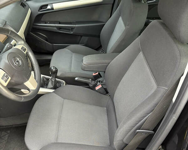 Опель Астра 2009 у Белой Церкве на Automoto.ua Чорний Опель Астра, об'ємом двигуна 1.6 л та пробігом 240 тис. км за 5900 $, фото 24 на Automoto.ua