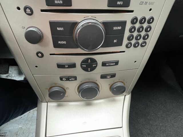 Чорний Опель Астра, об'ємом двигуна 1.6 л та пробігом 191 тис. км за 6100 $, фото 7 на Automoto.ua