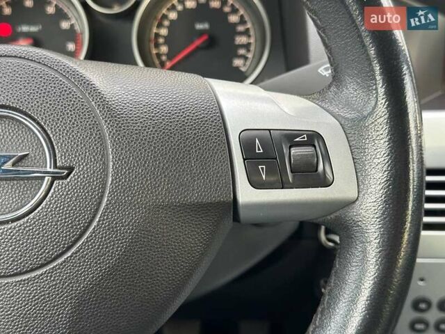 Опель Астра 2009 в Киеве на Automoto.ua Черный Опель Астра, объемом двигателя 1.6 л и пробегом 282 тыс. км за 5990 $, фото 22 на Automoto.ua