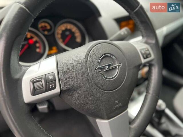 Черный Опель Астра, объемом двигателя 1.6 л и пробегом 199 тыс. км за 6499 $, фото 38 на Automoto.ua