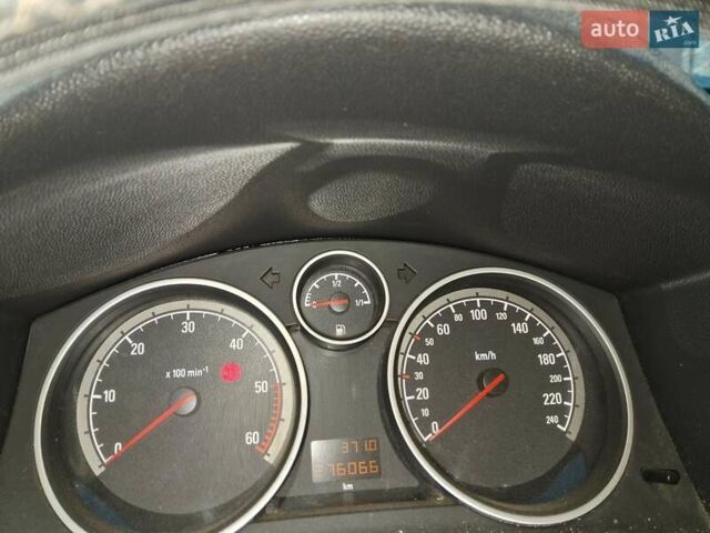 Черный Опель Астра, объемом двигателя 1.7 л и пробегом 276 тыс. км за 4300 $, фото 10 на Automoto.ua