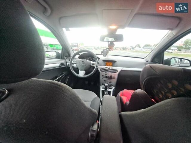 Черный Опель Астра, объемом двигателя 1.6 л и пробегом 212 тыс. км за 5200 $, фото 25 на Automoto.ua