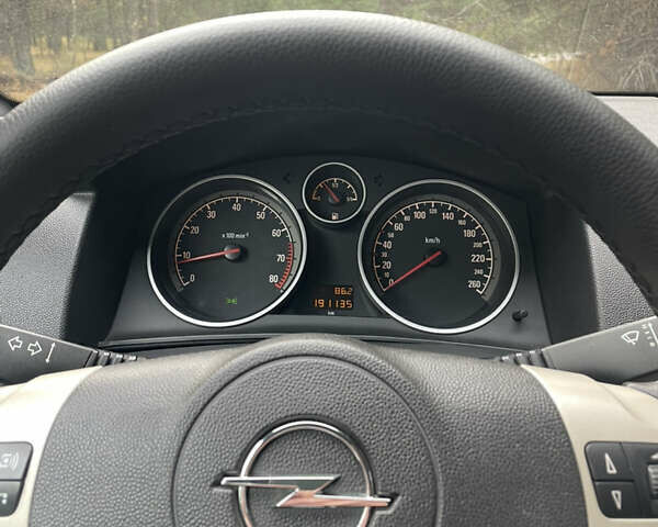 Черный Опель Астра, объемом двигателя 1.6 л и пробегом 191 тыс. км за 5999 $, фото 9 на Automoto.ua