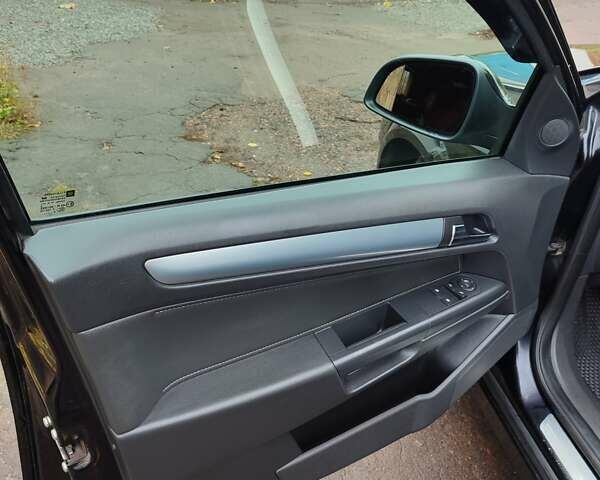 Черный Опель Астра, объемом двигателя 1.8 л и пробегом 225 тыс. км за 6800 $, фото 17 на Automoto.ua