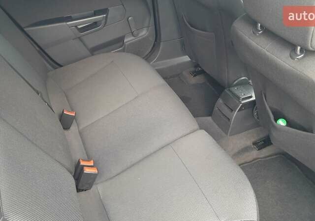 Черный Опель Астра, объемом двигателя 1.9 л и пробегом 266 тыс. км за 5550 $, фото 4 на Automoto.ua