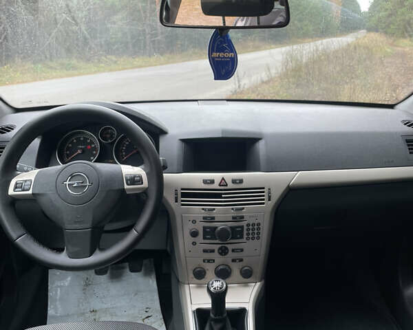 Черный Опель Астра, объемом двигателя 1.6 л и пробегом 191 тыс. км за 5999 $, фото 13 на Automoto.ua