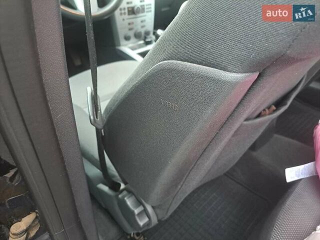 Черный Опель Астра, объемом двигателя 1.6 л и пробегом 212 тыс. км за 5200 $, фото 37 на Automoto.ua