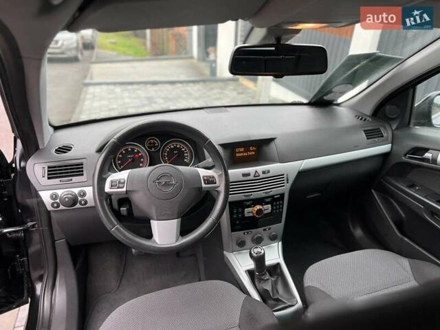 Черный Опель Астра, объемом двигателя 1.6 л и пробегом 199 тыс. км за 6499 $, фото 52 на Automoto.ua