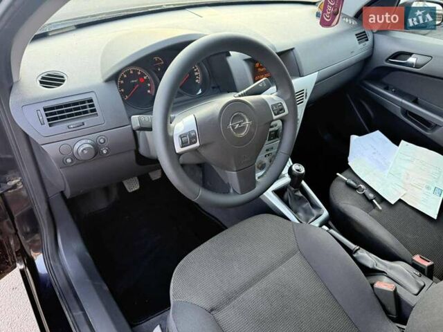 Черный Опель Астра, объемом двигателя 1.4 л и пробегом 170 тыс. км за 4900 $, фото 24 на Automoto.ua