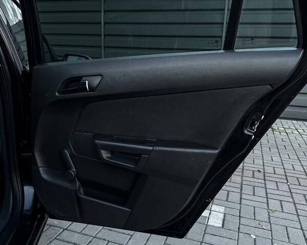 Черный Опель Астра, объемом двигателя 1.6 л и пробегом 160 тыс. км за 6200 $, фото 39 на Automoto.ua