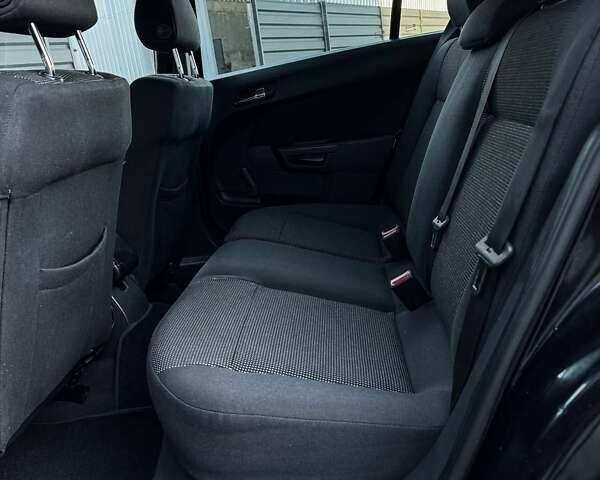 Черный Опель Астра, объемом двигателя 1.6 л и пробегом 160 тыс. км за 6200 $, фото 44 на Automoto.ua