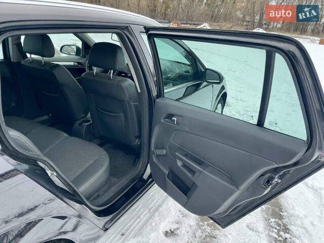 Черный Опель Астра, объемом двигателя 1.6 л и пробегом 148 тыс. км за 6300 $, фото 26 на Automoto.ua