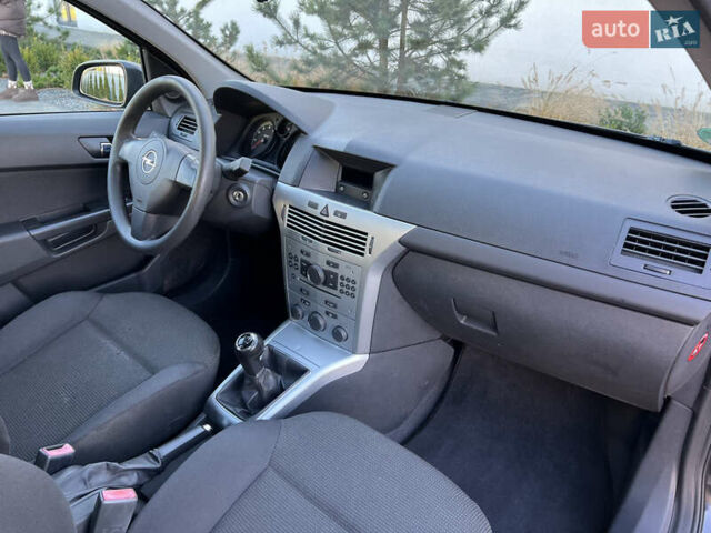 Черный Опель Астра, объемом двигателя 1.4 л и пробегом 242 тыс. км за 4450 $, фото 44 на Automoto.ua