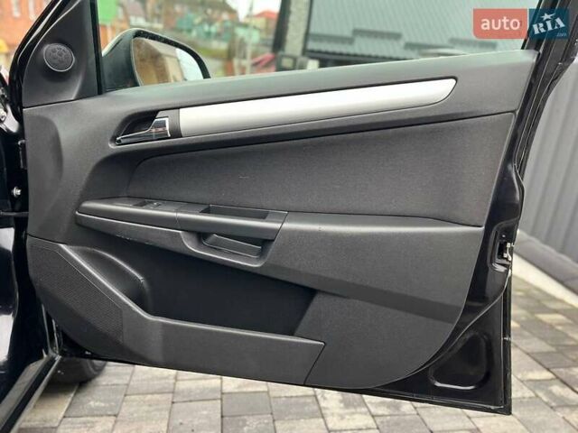 Черный Опель Астра, объемом двигателя 1.6 л и пробегом 199 тыс. км за 6499 $, фото 42 на Automoto.ua